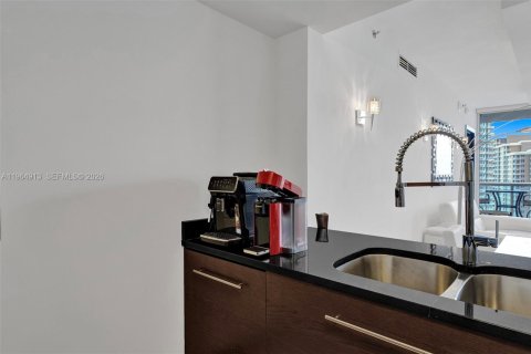 Condo in Miami, Florida, 2 bedrooms  № 2026219 - photo 18