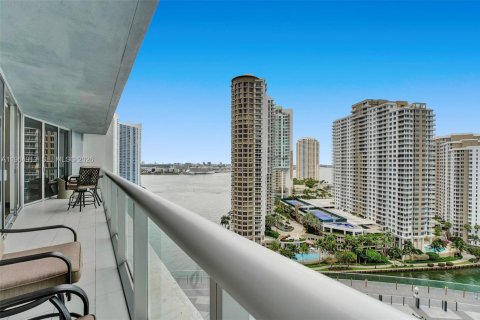 Condo in Miami, Florida, 2 bedrooms  № 2026219 - photo 4