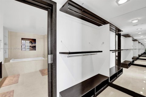 Condo in Miami, Florida, 2 bedrooms  № 2026219 - photo 30