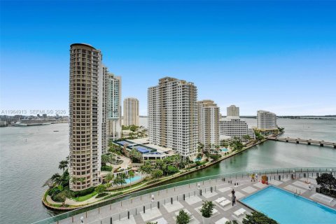 Condo in Miami, Florida, 2 bedrooms  № 2026219 - photo 2