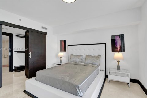 Condo in Miami, Florida, 2 bedrooms  № 2026219 - photo 25