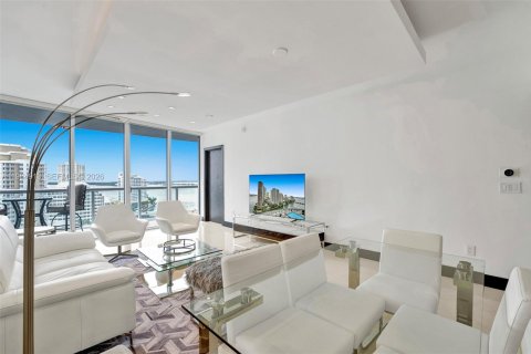 Condo in Miami, Florida, 2 bedrooms  № 2026219 - photo 6