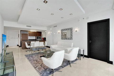 Condo in Miami, Florida, 2 bedrooms  № 2026219 - photo 9