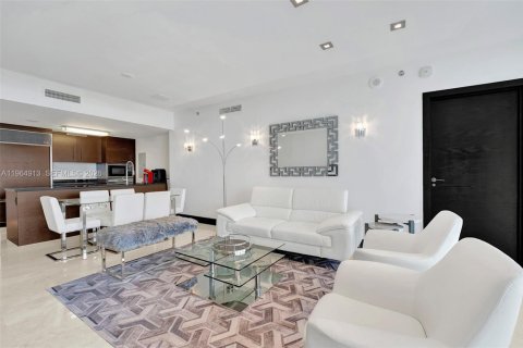 Condo in Miami, Florida, 2 bedrooms  № 2026219 - photo 13