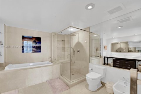 Condo in Miami, Florida, 2 bedrooms  № 2026219 - photo 21