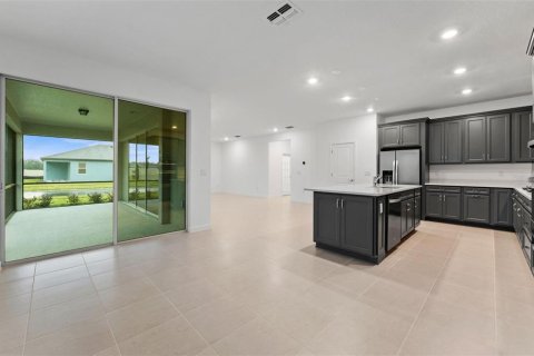 Villa ou maison à vendre à Zephyrhills, Floride: 5 chambres, 349.13 m2 № 2418827 - photo 6