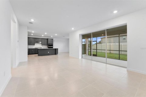 Villa ou maison à vendre à Zephyrhills, Floride: 5 chambres, 349.13 m2 № 2418827 - photo 8