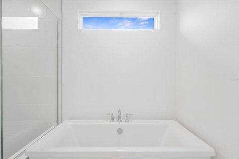 Villa ou maison à vendre à Zephyrhills, Floride: 5 chambres, 349.13 m2 № 2418827 - photo 18