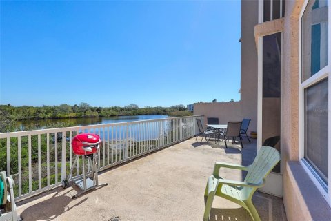 Condo in Saint Petersburg, Florida, 2 bedrooms  № 2114485 - photo 4