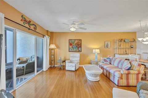 Condo in Saint Petersburg, Florida, 2 bedrooms  № 2114485 - photo 7