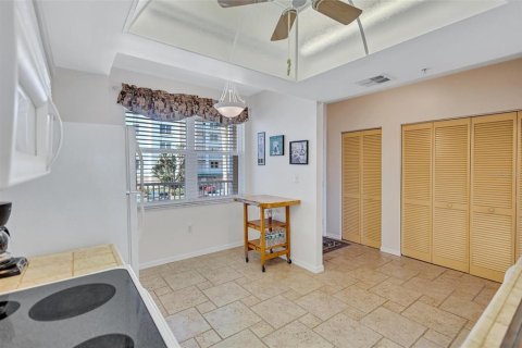 Condo in Saint Petersburg, Florida, 2 bedrooms  № 2114485 - photo 13