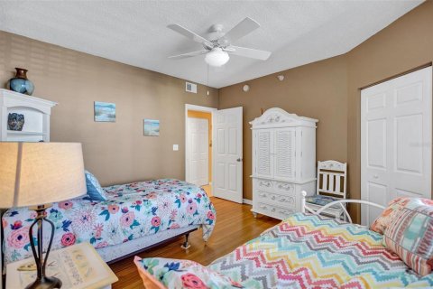 Condo in Saint Petersburg, Florida, 2 bedrooms  № 2114485 - photo 24