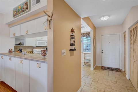Condo in Saint Petersburg, Florida, 2 bedrooms  № 2114485 - photo 6