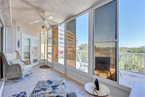 Condo in Saint Petersburg, Florida, 2 bedrooms  № 2114485 - photo 27