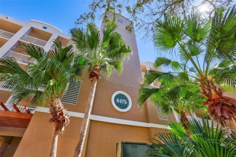 Condo in Saint Petersburg, Florida, 2 bedrooms  № 2114485 - photo 2