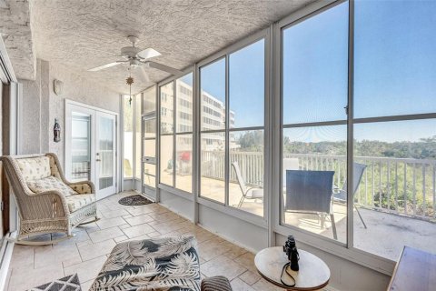 Condo in Saint Petersburg, Florida, 2 bedrooms  № 2114485 - photo 26