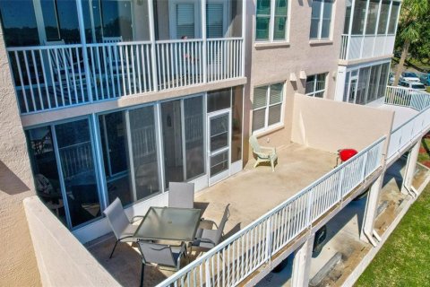 Condo in Saint Petersburg, Florida, 2 bedrooms  № 2114485 - photo 29