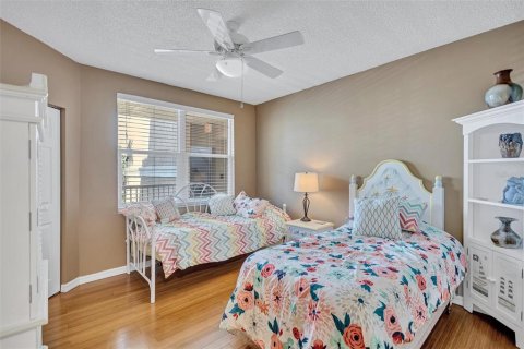 Condo in Saint Petersburg, Florida, 2 bedrooms  № 2114485 - photo 23