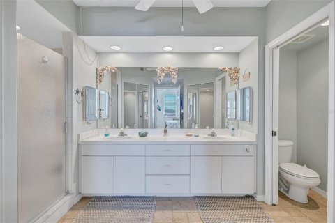 Condo in Saint Petersburg, Florida, 2 bedrooms  № 2114485 - photo 21
