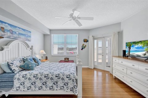 Condo in Saint Petersburg, Florida, 2 bedrooms  № 2114485 - photo 17
