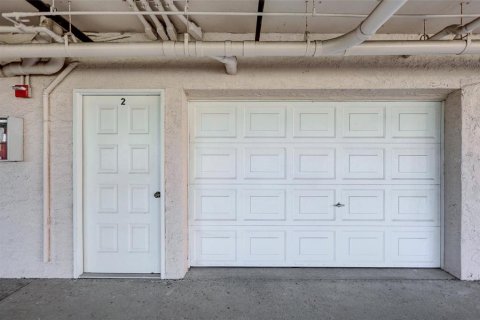Condo in Saint Petersburg, Florida, 2 bedrooms  № 2114485 - photo 30