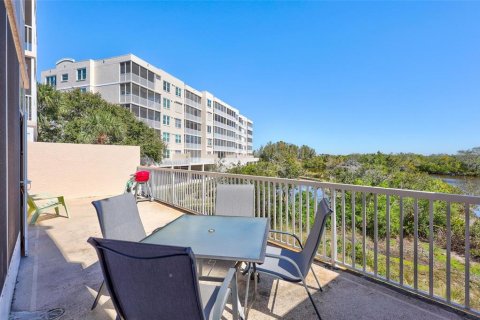 Condo in Saint Petersburg, Florida, 2 bedrooms  № 2114485 - photo 28
