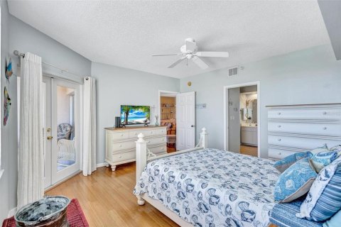 Condo in Saint Petersburg, Florida, 2 bedrooms  № 2114485 - photo 19