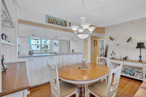 Condo in Saint Petersburg, Florida, 2 bedrooms  № 2114485 - photo 15