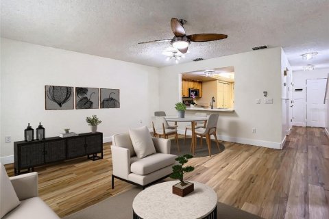 Townhouse in Tampa, Florida 2 bedrooms, 126.35 sq.m. № 2373523 - photo 3