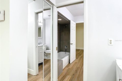 Townhouse in Tampa, Florida 2 bedrooms, 126.35 sq.m. № 2373523 - photo 27
