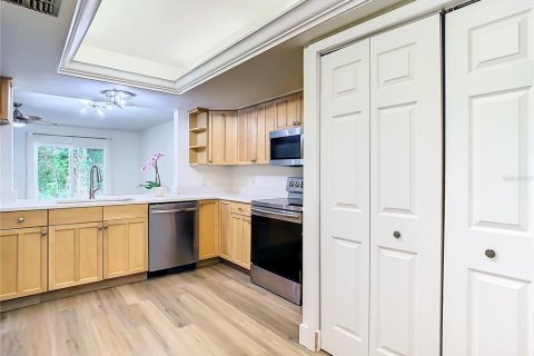 Townhouse in Tampa, Florida 2 bedrooms, 126.35 sq.m. № 2373523 - photo 14