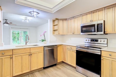 Townhouse in Tampa, Florida 2 bedrooms, 126.35 sq.m. № 2373523 - photo 10