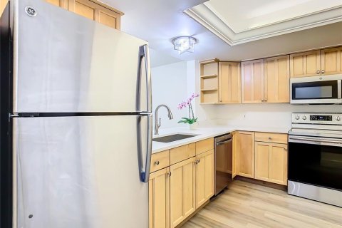 Townhouse in Tampa, Florida 2 bedrooms, 126.35 sq.m. № 2373523 - photo 9