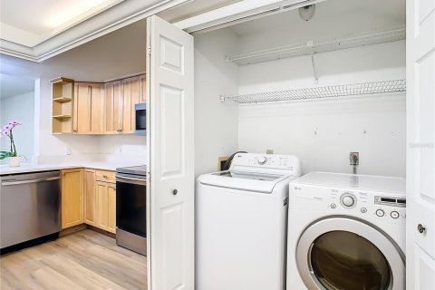 Townhouse in Tampa, Florida 2 bedrooms, 126.35 sq.m. № 2373523 - photo 16