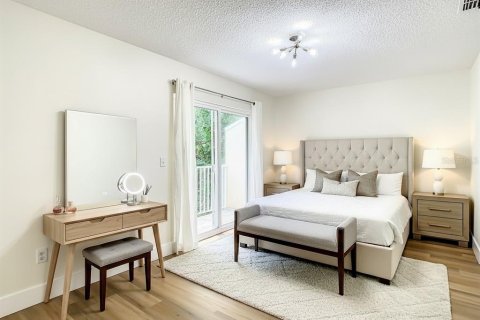 Townhouse in Tampa, Florida 2 bedrooms, 126.35 sq.m. № 2373523 - photo 6