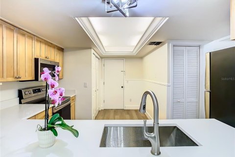 Townhouse in Tampa, Florida 2 bedrooms, 126.35 sq.m. № 2373523 - photo 15
