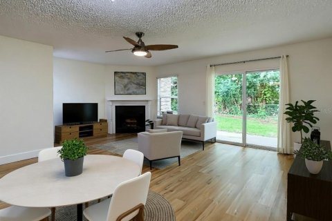 Townhouse in Tampa, Florida 2 bedrooms, 126.35 sq.m. № 2373523 - photo 4