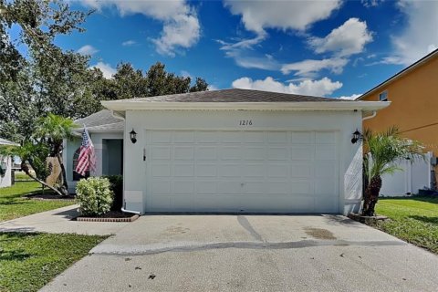 House in Brandon, Florida 3 bedrooms, 130.53 sq.m. № 2351504