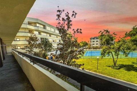 Copropriété à vendre à Boca Raton, Floride: 2 chambres, 119.01 m2 № 2028455 - photo 4