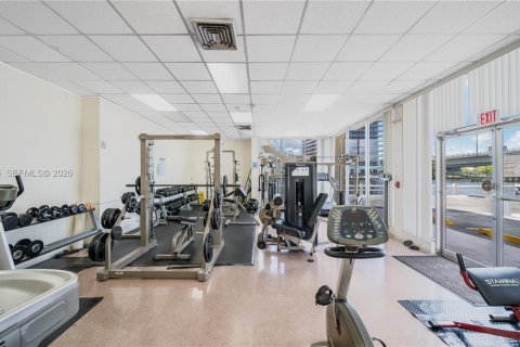 Condominio en venta en Hallandale Beach, Florida, 1 dormitorio, 72.46 m2 № 2001806 - foto 16