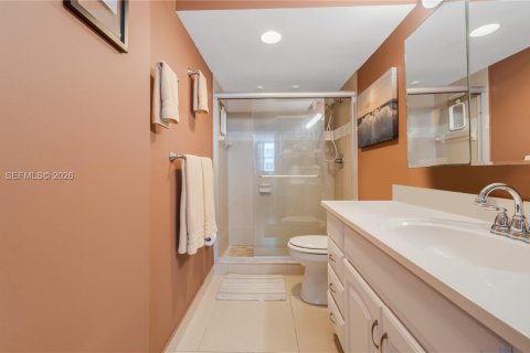 Condominio en venta en Hallandale Beach, Florida, 1 dormitorio, 72.46 m2 № 2001806 - foto 8