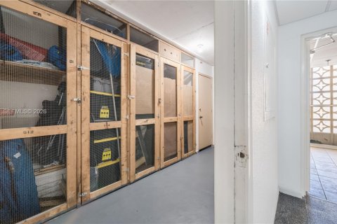 Condominio en venta en Hallandale Beach, Florida, 1 dormitorio, 72.46 m2 № 2001806 - foto 17