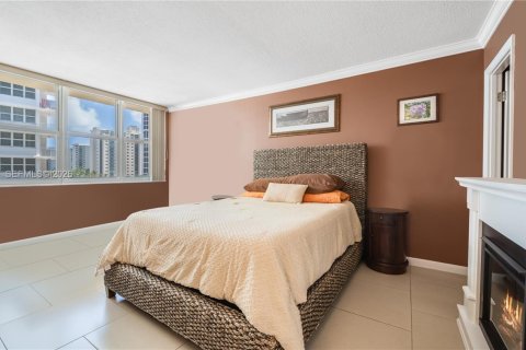 Condominio en venta en Hallandale Beach, Florida, 1 dormitorio, 72.46 m2 № 2001806 - foto 9