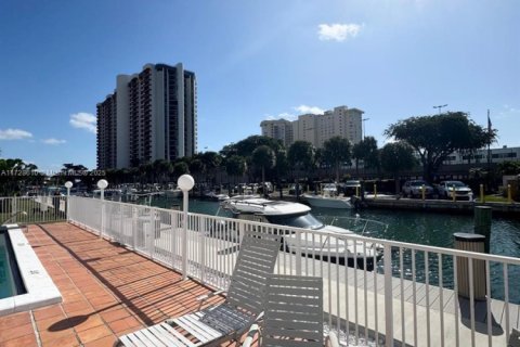 Condo in Miami, Florida, 1 bedroom  № 1703100 - photo 21