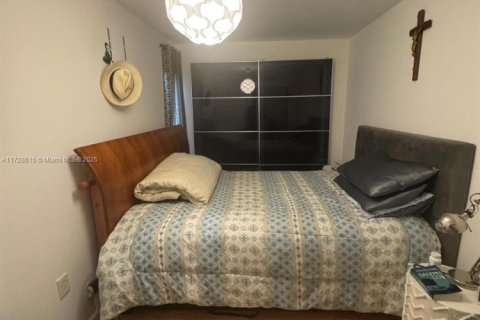 Condo in Miami, Florida, 1 bedroom  № 1703100 - photo 16