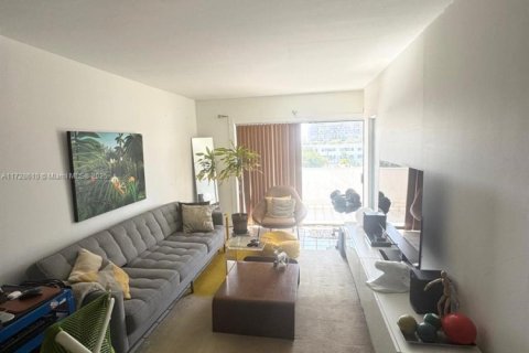 Condo in Miami, Florida, 1 bedroom  № 1703100 - photo 7