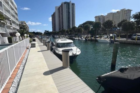 Condo in Miami, Florida, 1 bedroom  № 1703100 - photo 22