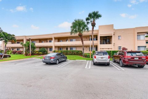 Condo in Lake Worth, Florida, 2 bedrooms № 2281418