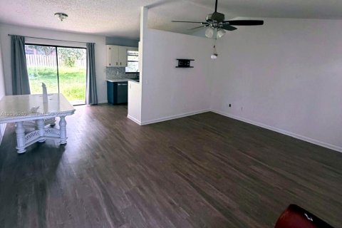 Casa en venta en Port St. Lucie, Florida, 2 dormitorios, 84.73 m2 № 2390722 - foto 4