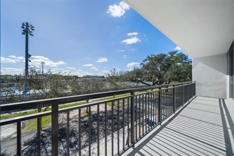 Condominio en alquiler en Miami, Florida, 1 dormitorio, 57.04 m2 № 2052609 - foto 14